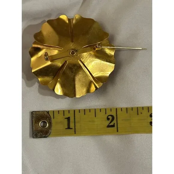 Vintage Gold Toned Flower Brooch with Faux Pearl, Carnation, Rose Design Large - Picture 5 of 6